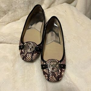 MK flats in snakeskin leather in perfect condition -worn only once -very comfy!
